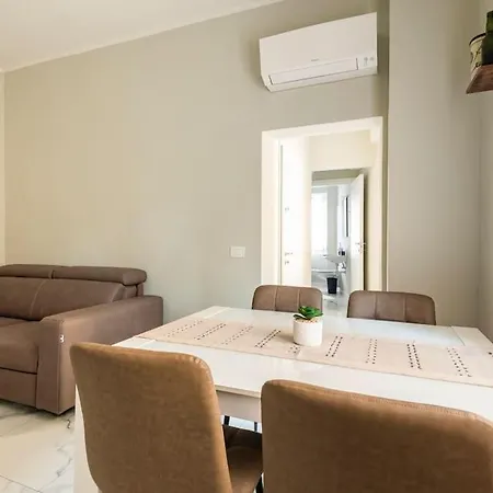 Freeland House Apartment